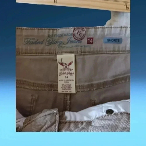 Faded glory stretch shorts khaki color size 14 - Picture 5 of 6